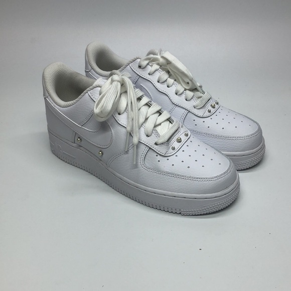 Women's Nike Air Force 1 07 SE Low Pearl White Metallic Silver DQ0231-100 - Picture 2 of 5